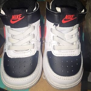 Size 4C Nikey Court Borough Mid 2 sneakers no box brand new